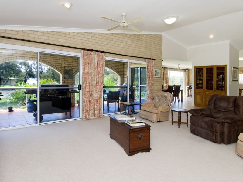 18 Camden Head Road, Dunbogan NSW 2443
