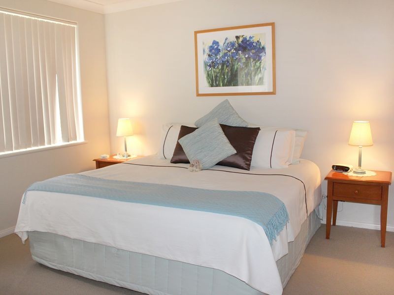 2/4 Reliance Crescent, Laurieton NSW 2443