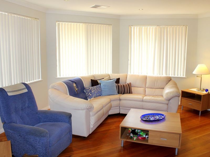 2/4 Reliance Crescent, Laurieton NSW 2443