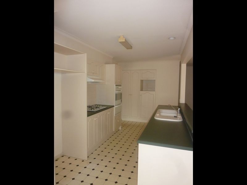 8 Holmeswood Court, Para Hills West SA 5096