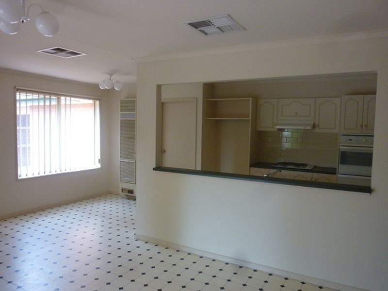 8 Holmeswood Court, Para Hills West SA 5096