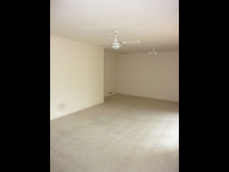 8 Holmeswood Court, Para Hills West SA 5096