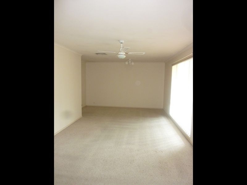 8 Holmeswood Court, Para Hills West SA 5096