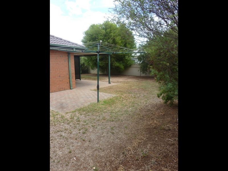 8 Holmeswood Court, Para Hills West SA 5096