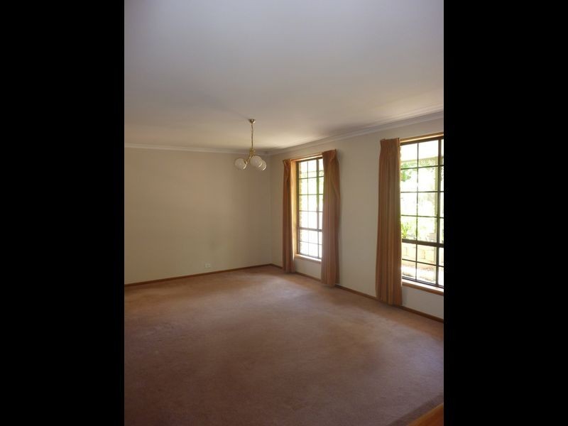 4 Grasslands Court, Wynn Vale SA 5127