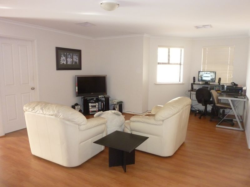 7 Isla Circuit, Mawson Lakes SA 5095