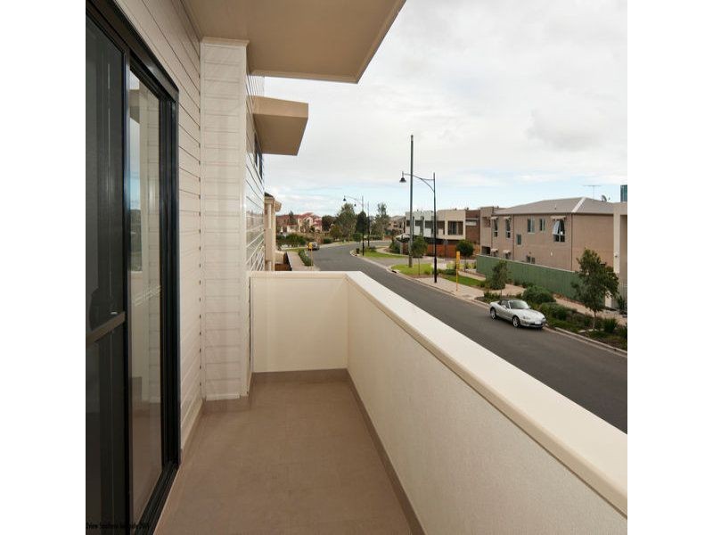 2 MacMillan Avenue, Mawson Lakes SA 5095