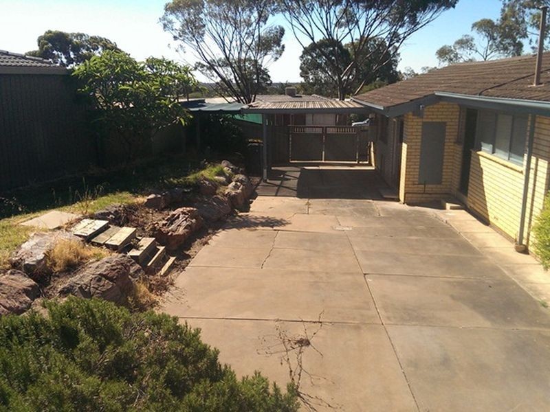 11 Landy Ave, Gulfview Heights SA 5096