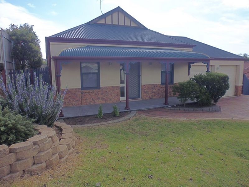 8 Hedgerow Court, Greenwith SA 5125