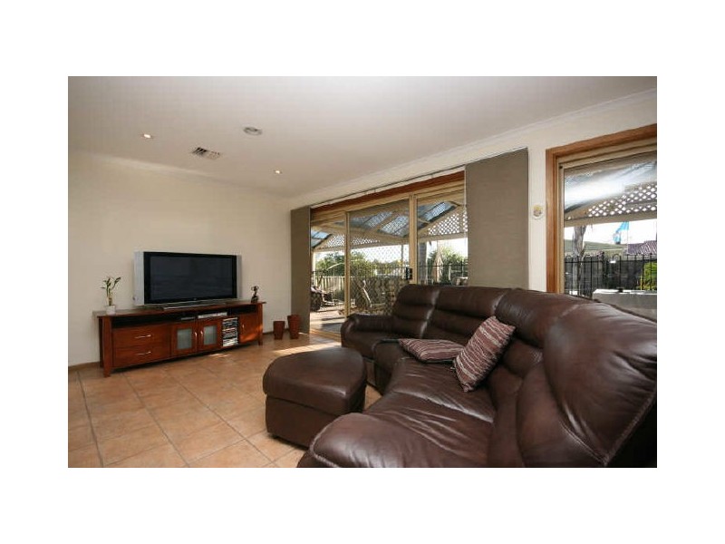 5 Greenfinch Court, Wynn Vale SA 5127