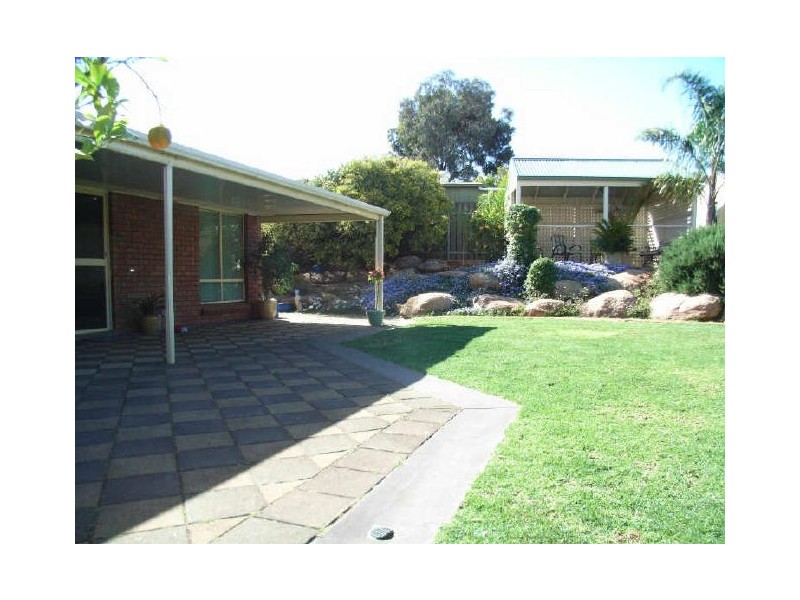 2 Meadow Lane, Gulfview Heights SA 5096