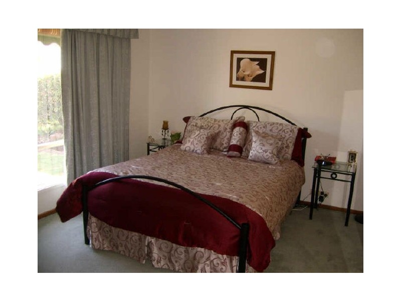 2 Meadow Lane, Gulfview Heights SA 5096