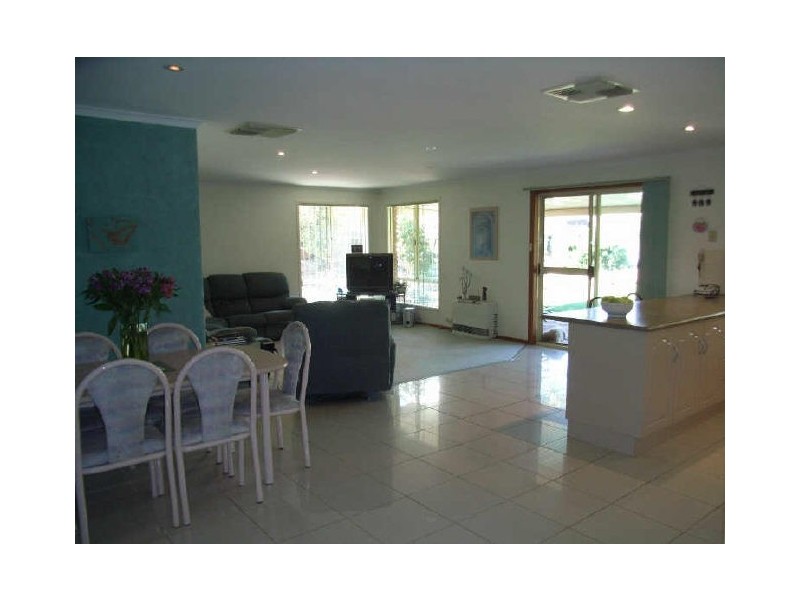 2 Meadow Lane, Gulfview Heights SA 5096