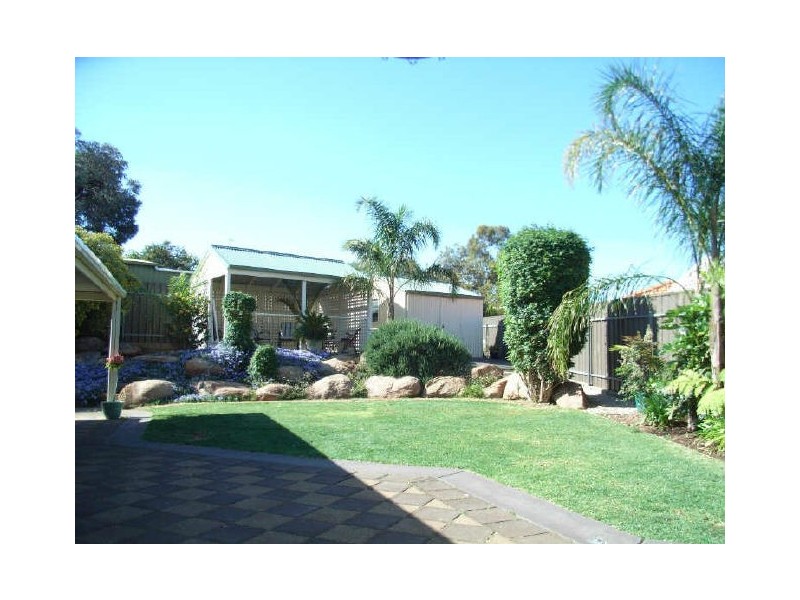 2 Meadow Lane, Gulfview Heights SA 5096