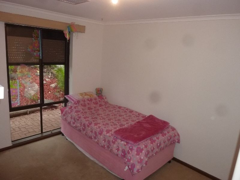 8 Delft Court, Modbury Heights SA 5092