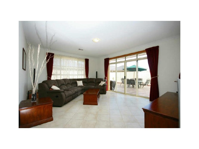 9 Waterside Drive, Burton SA 5110