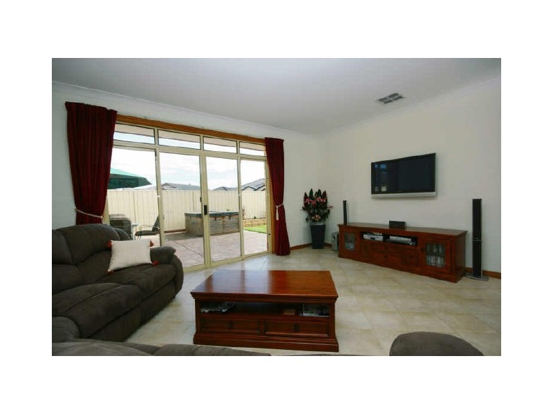 9 Waterside Drive, Burton SA 5110