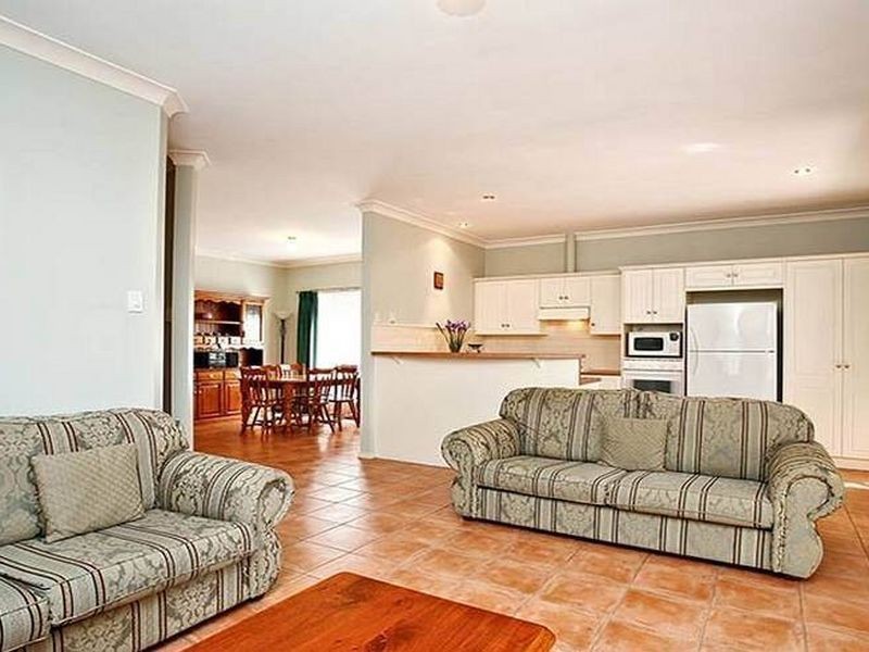 14 Lockwood Dr, Greenwith SA 5125