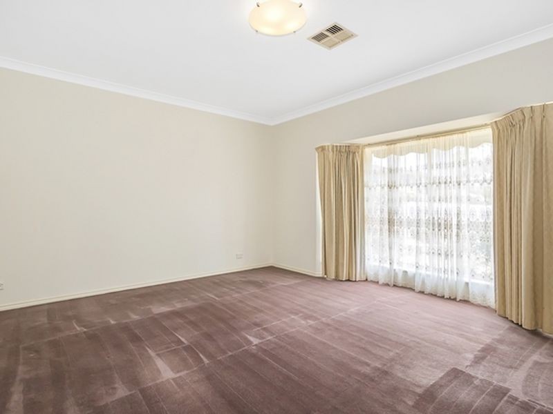 1 Oak Street, Ridgehaven SA 5097