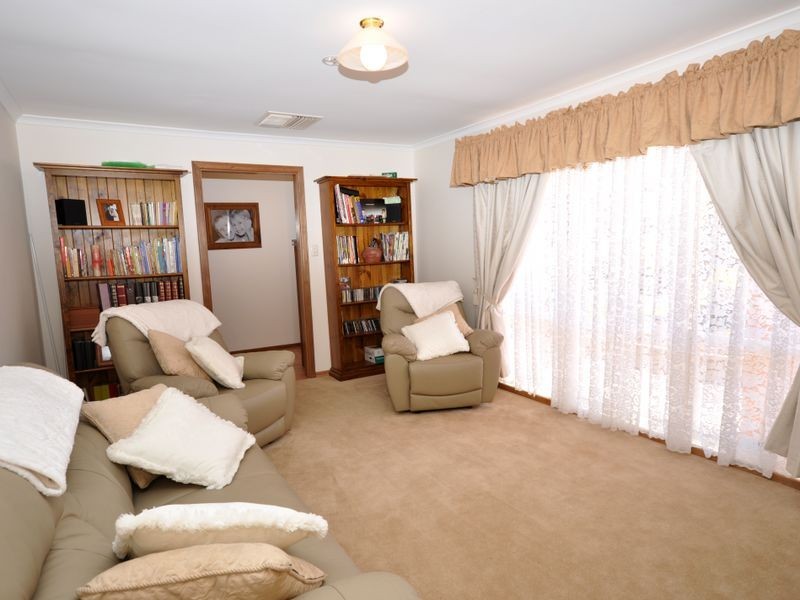 8 Cobby Drive, Modbury Heights SA 5092