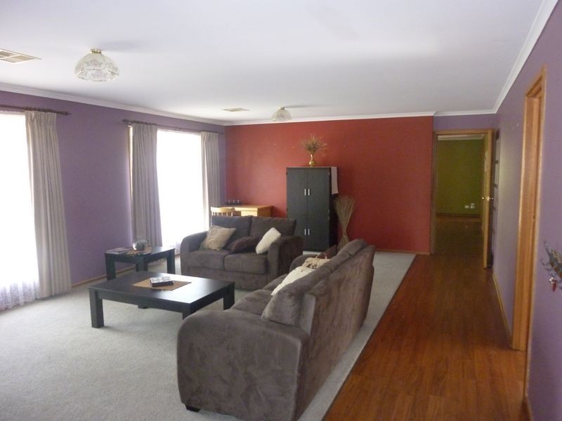 2 Dunbarton Crescent, Greenwith SA 5125