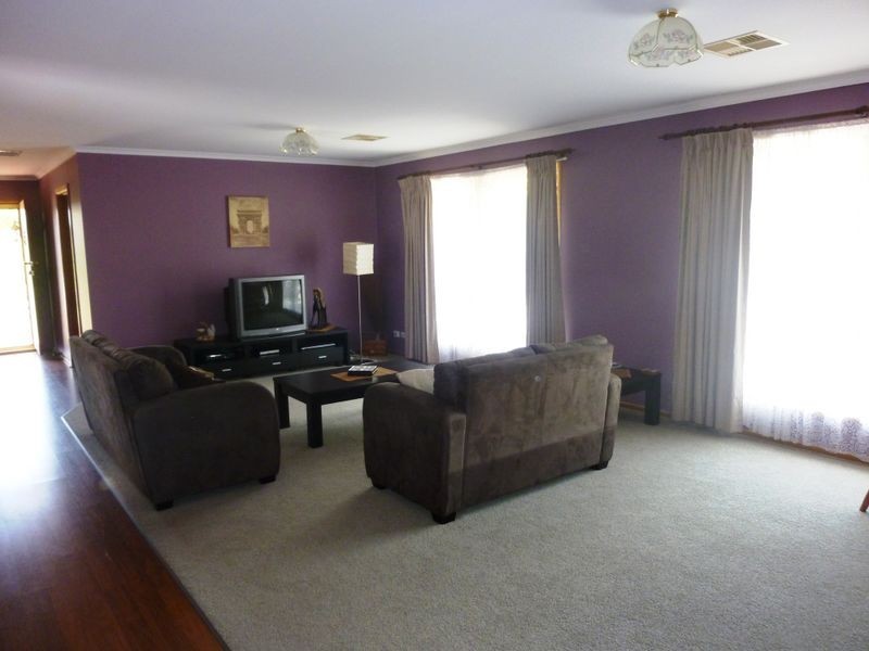 2 Dunbarton Crescent, Greenwith SA 5125