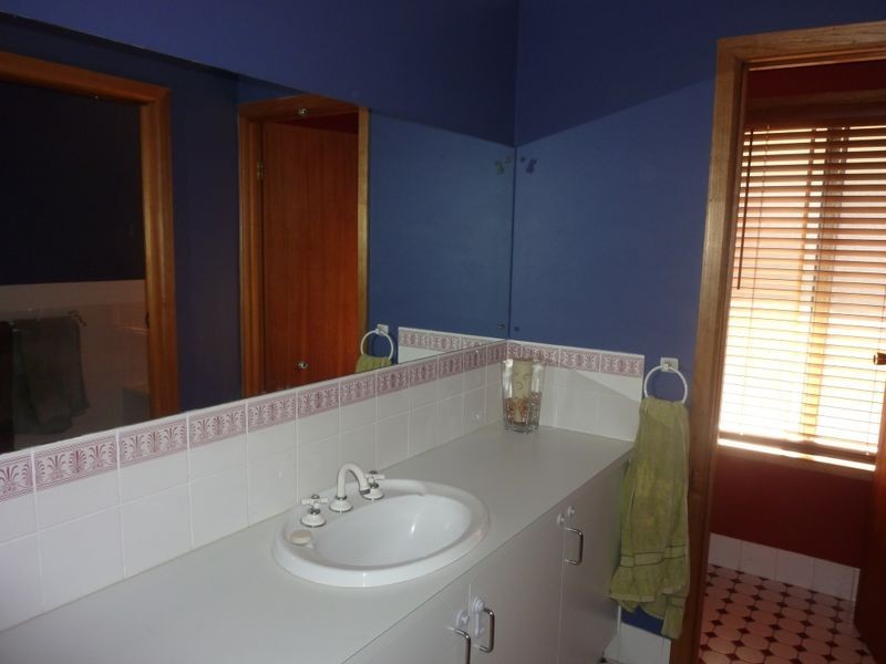 2 Dunbarton Crescent, Greenwith SA 5125