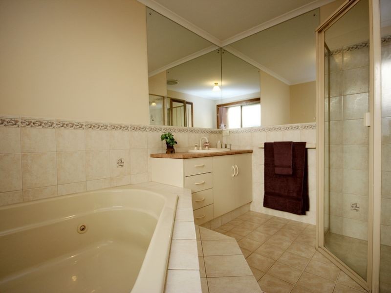 7 Castle Eaton Street, Golden Grove SA 5125