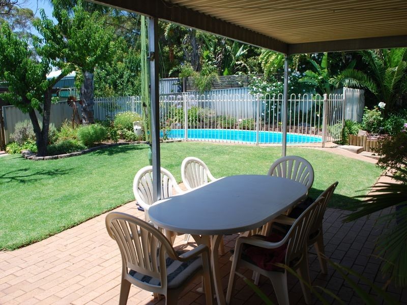 8 Thomson Avenue, Gulfview Heights SA 5096