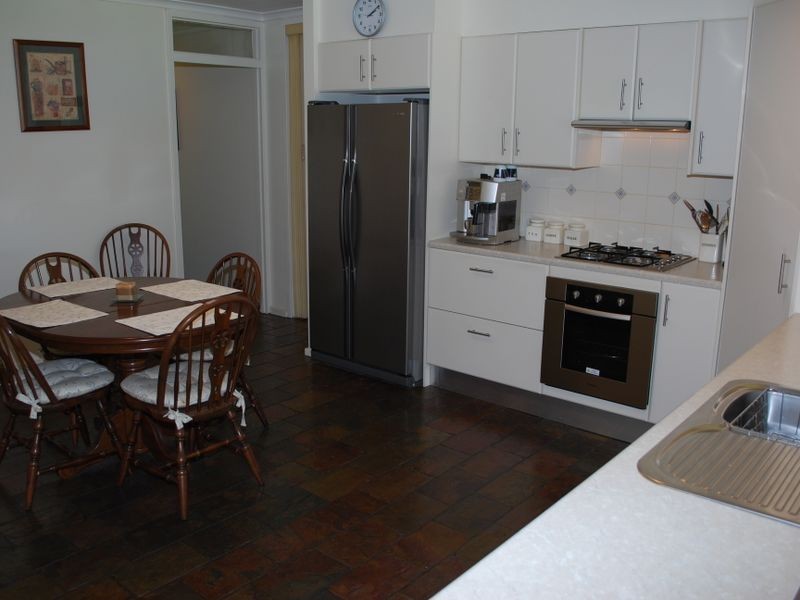 8 Thomson Avenue, Gulfview Heights SA 5096