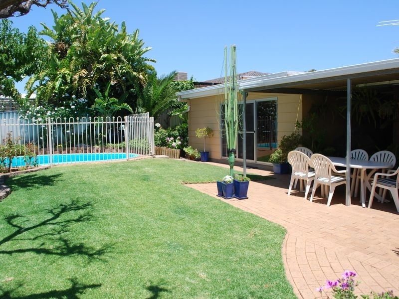 8 Thomson Avenue, Gulfview Heights SA 5096