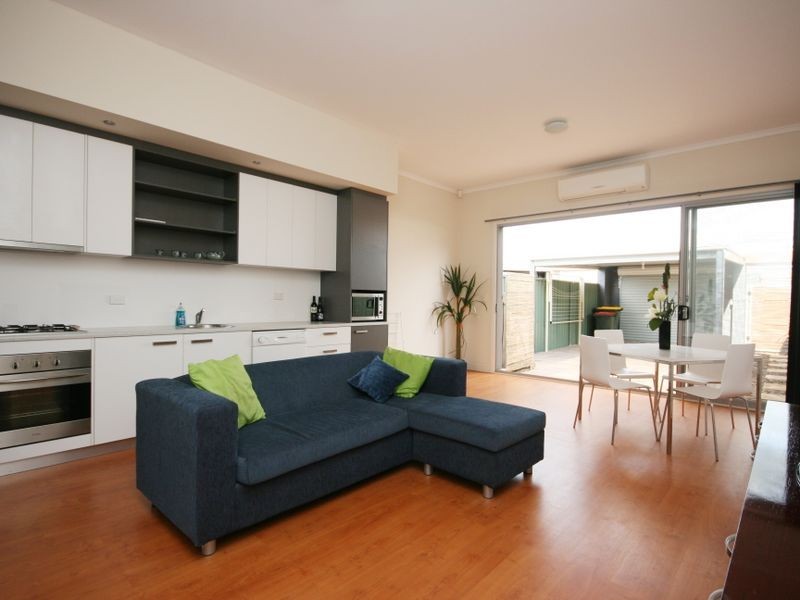 7 Mackenzie Cct, Mawson Lakes SA 5095