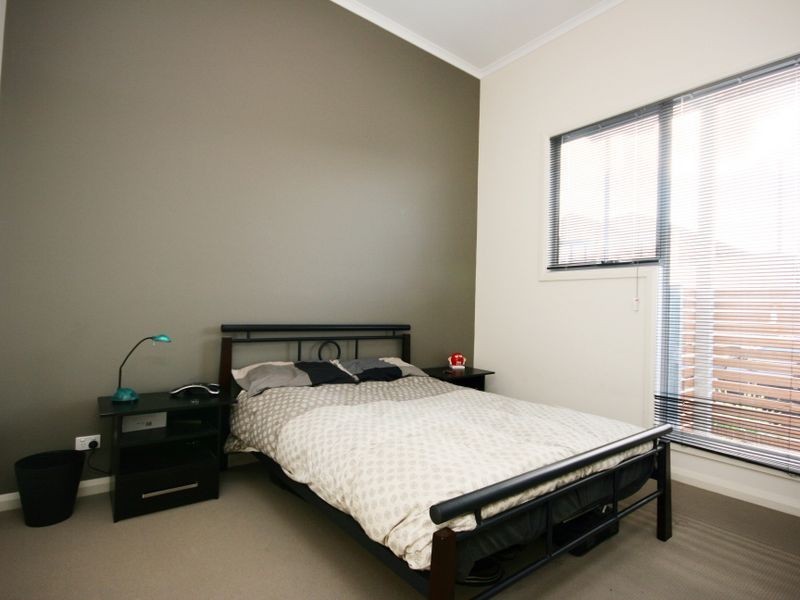 7 Mackenzie Cct, Mawson Lakes SA 5095