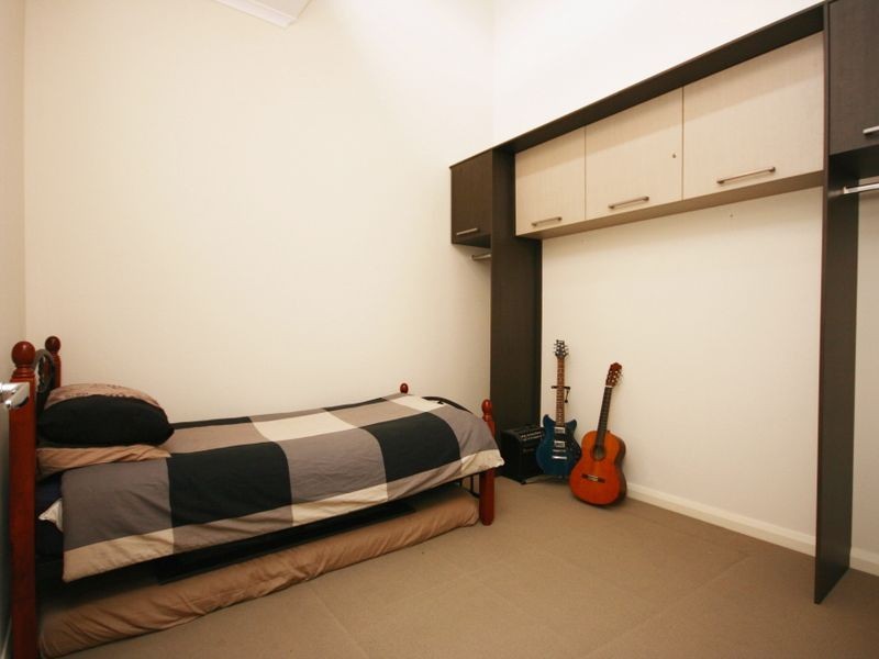 7 Mackenzie Cct, Mawson Lakes SA 5095