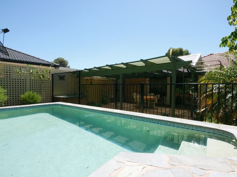 12 Lorna Road, Para Hills SA 5096