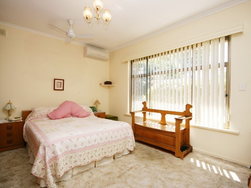 12 Lorna Road, Para Hills SA 5096