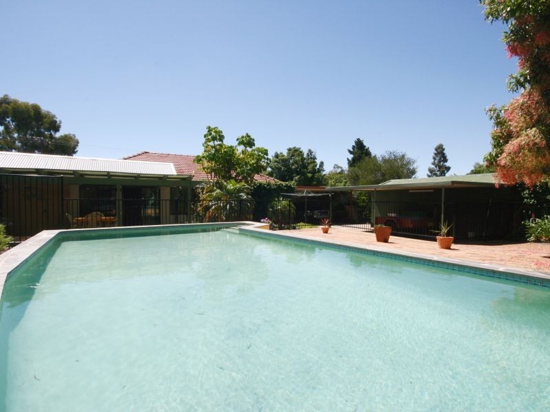 12 Lorna Road, Para Hills SA 5096