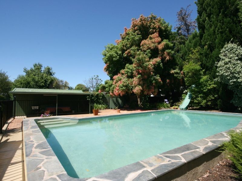 12 Lorna Road, Para Hills SA 5096