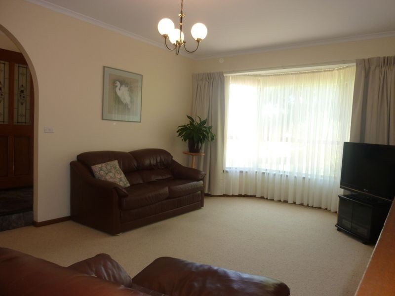 11 Greenvale Court, Wynn Vale SA 5127