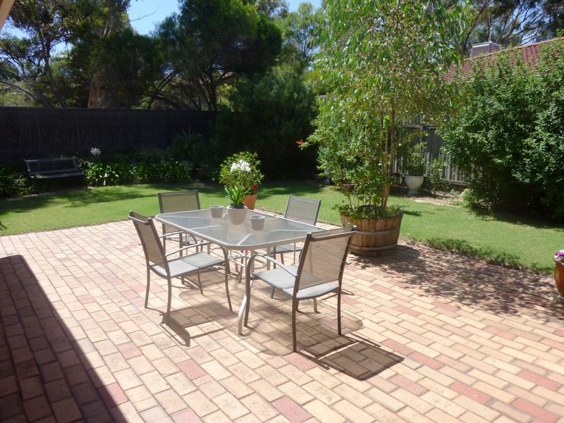 11 Greenvale Court, Wynn Vale SA 5127