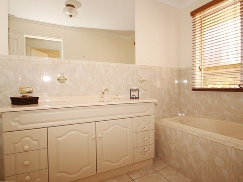 3 Hazelnut Crt, Golden Grove SA 5125