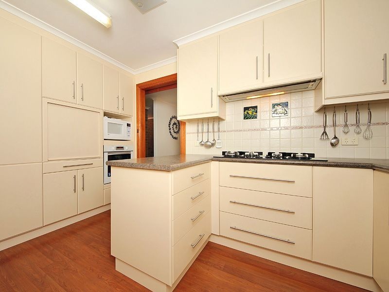 16 Glenarbon Court, Para Hills SA 5096