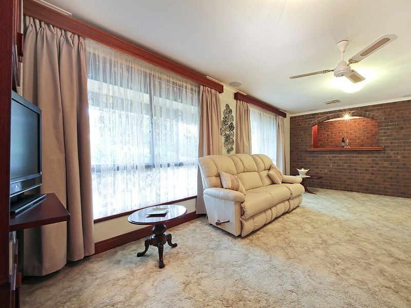 16 Glenarbon Court, Para Hills SA 5096