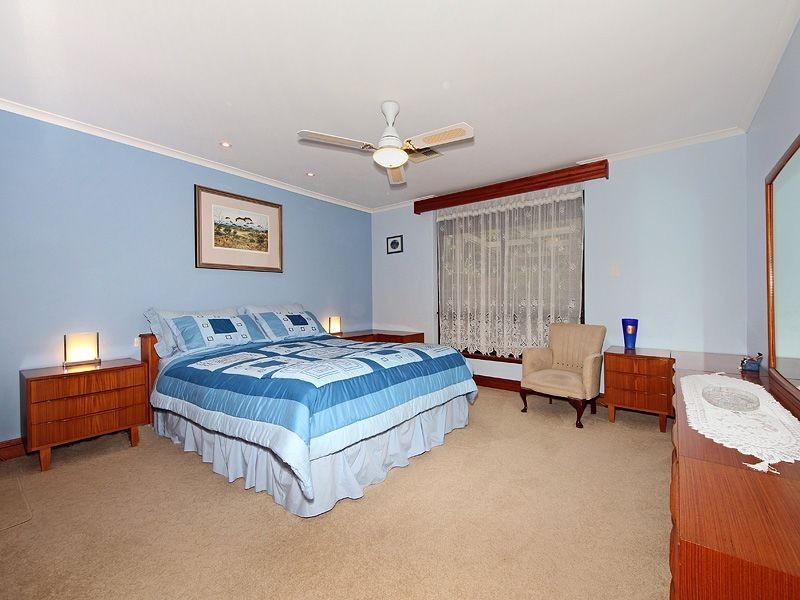 16 Glenarbon Court, Para Hills SA 5096