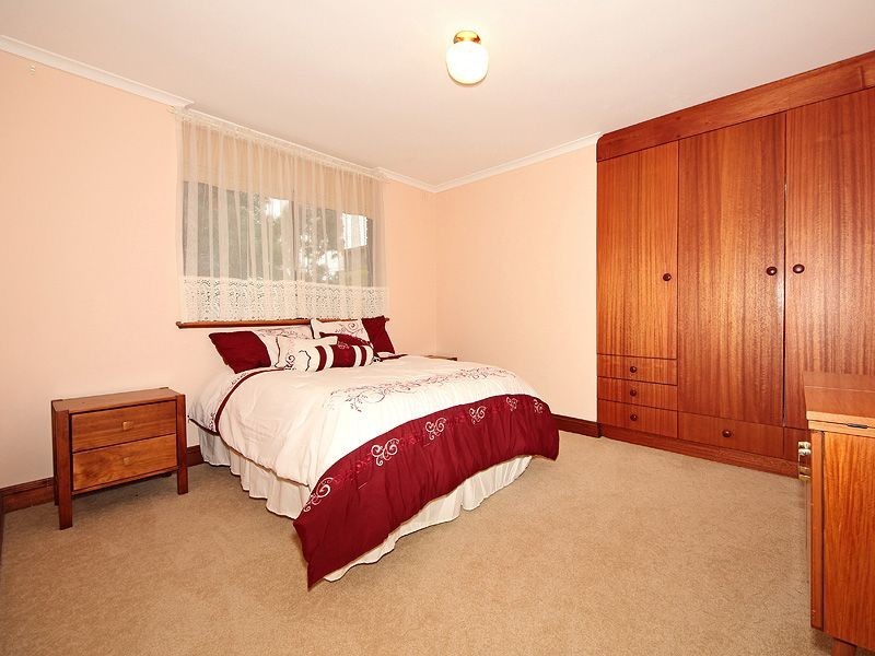 16 Glenarbon Court, Para Hills SA 5096