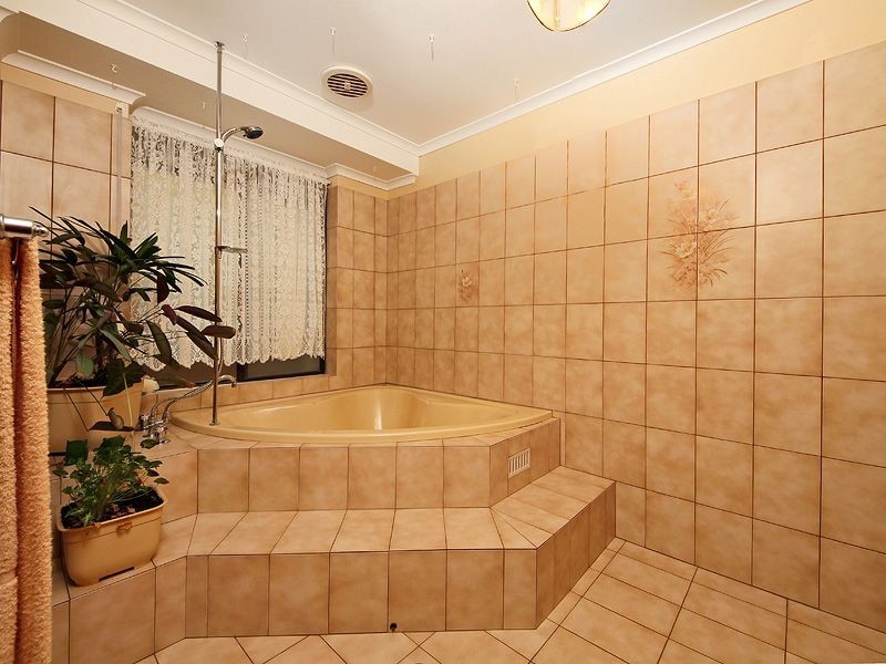 16 Glenarbon Court, Para Hills SA 5096