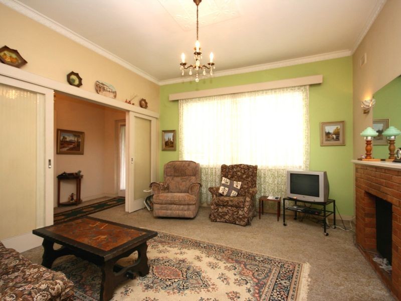 4 Neville Avenue, Clarence Gardens SA 5039