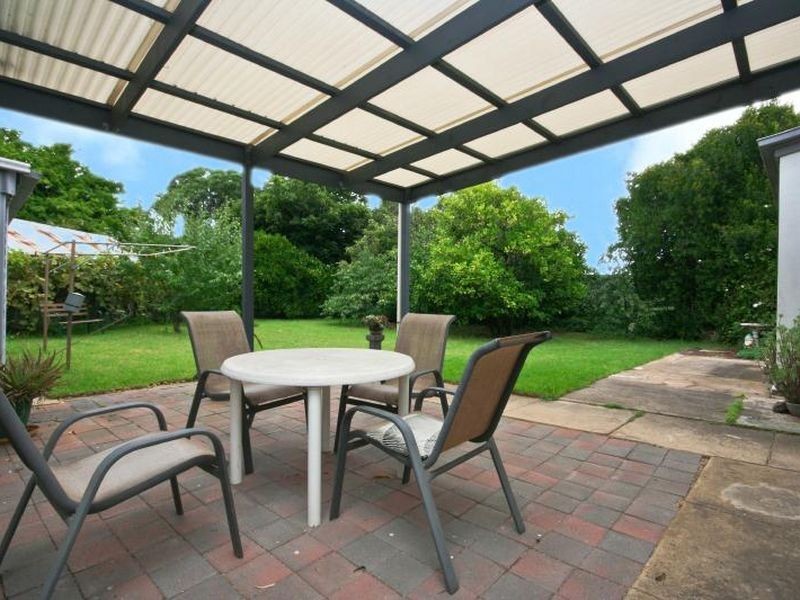 4 Neville Avenue, Clarence Gardens SA 5039