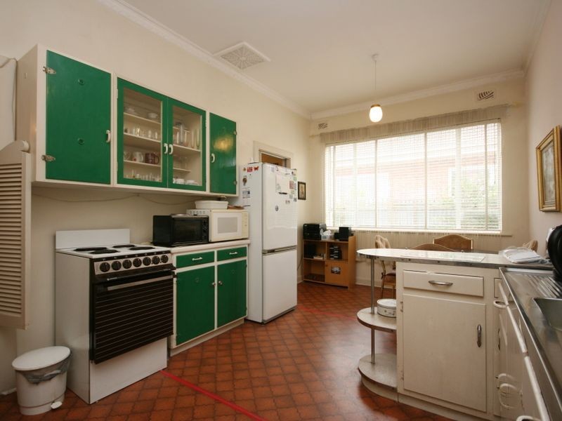 4 Neville Avenue, Clarence Gardens SA 5039