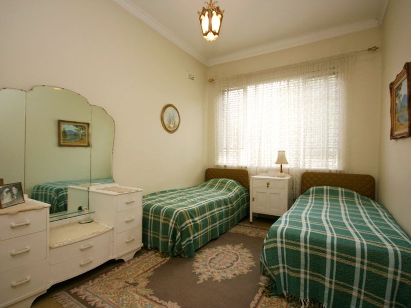 4 Neville Avenue, Clarence Gardens SA 5039
